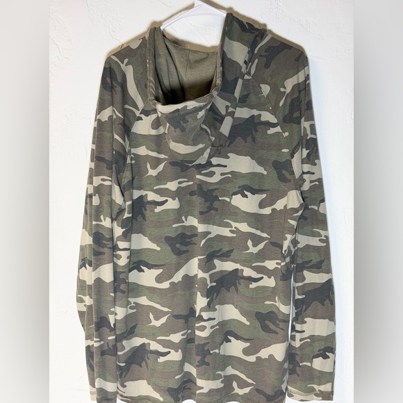 Camouflage Hoodie - Tee with front pocket - Picture 16 of 16